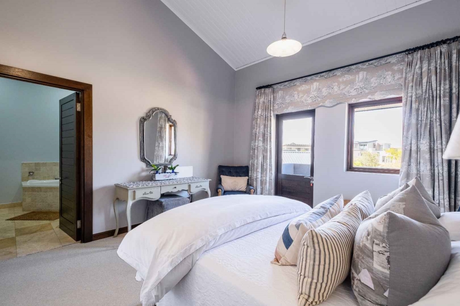 5 Bedroom Property for Sale in Oubaai Western Cape